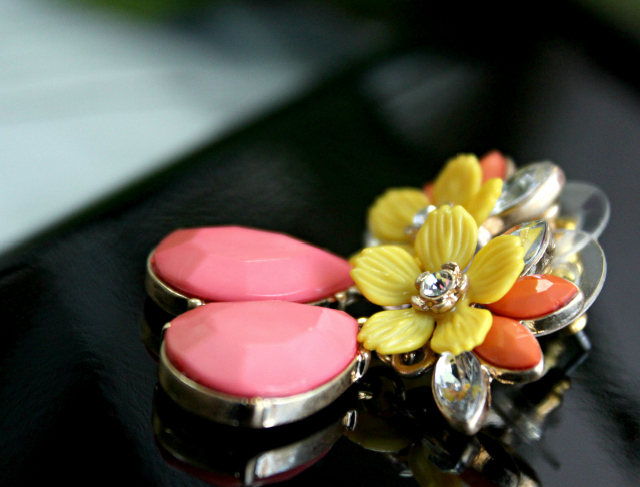 Meet Spring in style with these lovely Dandy Teardrop Earrings from Girlintuitive >> http://bit.ly/1zVscDS | via @glamorable