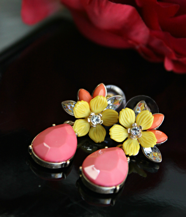 Meet Spring in style with these lovely Dandy Teardrop Earrings from Girlintuitive >> http://bit.ly/1zVscDS | via @glamorable