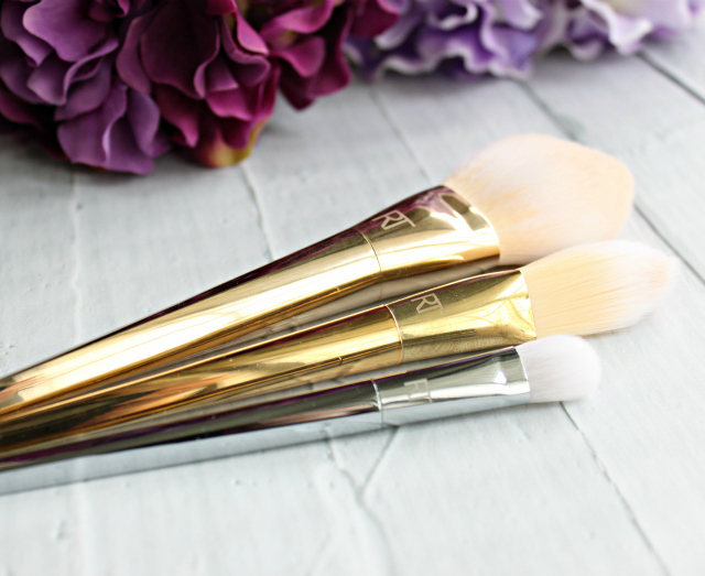 Real Techniques Bold Metals Collection 200 Oval Shadow Brush Review