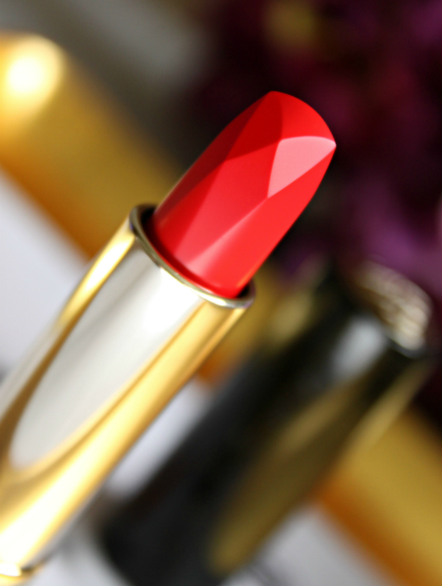 A universally flattering red lipstick that looks good on everyone! Check out my swatches and review of Tatcha's Exclusive, and very Limited Edition Kyoto Red Silk Lipstick >> http://bit.ly/1PPcjsJ | via @glamorable