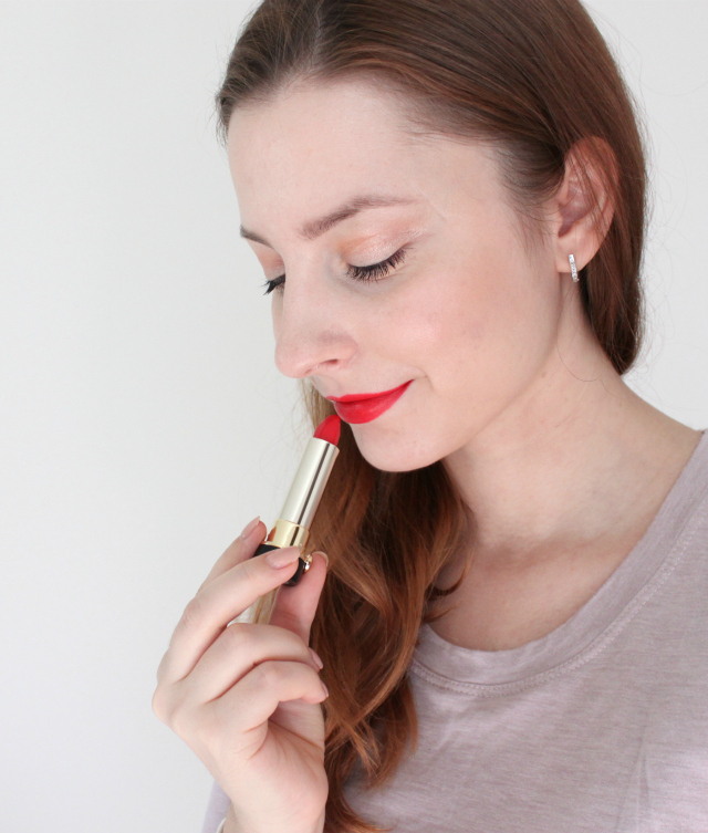 A universally flattering red lipstick that looks good on everyone! Check out my swatches and review of Tatcha's Exclusive, and very Limited Edition Kyoto Red Silk Lipstick >> http://bit.ly/1PPcjsJ | via @glamorable