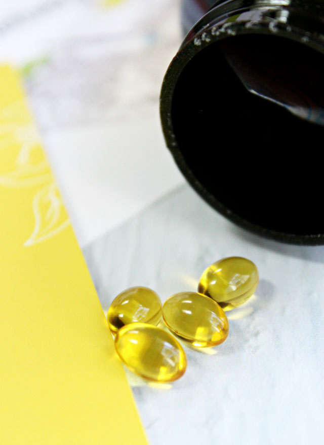 HUM Nutrition Smooth Operator & Here Comes The Sun Review + get extra $10 off using my friend referral code F910B. Click through to read more about these fantastic products >>  http://bit.ly/1J1TSiZ | via @glamorable