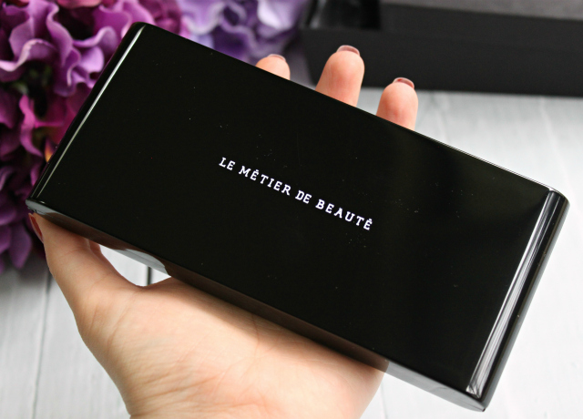 What's inside Le Metier de Beaute May 2015 Vault VIP box? A lovely 18-pan Sexy Eyes palette, which also goes by another name - Galore palette. Review and swatches can be found on my blog >> http://bit.ly/1LbLawM | via @glamorable