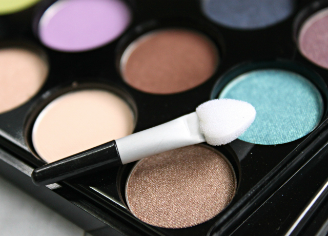 What's inside Le Metier de Beaute May 2015 Vault VIP box? A lovely 18-pan Sexy Eyes palette, which also goes by another name - Galore palette. Review and swatches can be found on my blog >>  http://bit.ly/1LbLawM  | via @glamorable