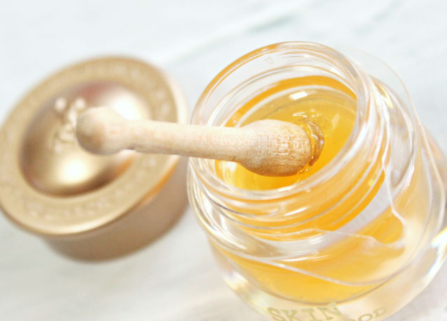 Do you like honey in your beauty products? Then you might want to check out my Memebox Honey Box Review! >>  http://bit.ly/1HzXGI0 | via @glamorable