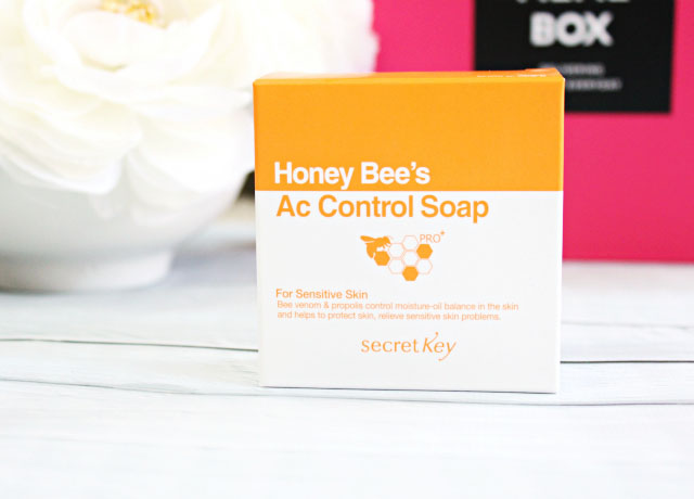 Do you like honey in your beauty products? Then you might want to check out my Memebox Honey Box Review! >>  http://bit.ly/1HzXGI0 | via @glamorable