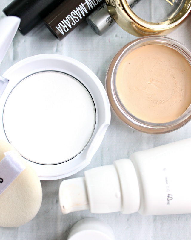 How to Pull Off a No-Makeup Makeup Look: Today I'm linking up with fellow beauty bloggers to bring you this fun collaboration. Check out our no-makeup makeup looks that help us look put together in a snap! >>  http://bit.ly/1HN2YzV | via @glamorable