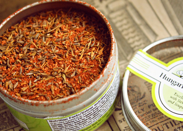 Taste Trunk May 2015 Unboxing & Review: Do you consider yourself a foodie? Check out Taste Trunk, a subscription service that will delight your inner culinary epicurean. >>  http://bit.ly/1HuWXCG | via @glamorable