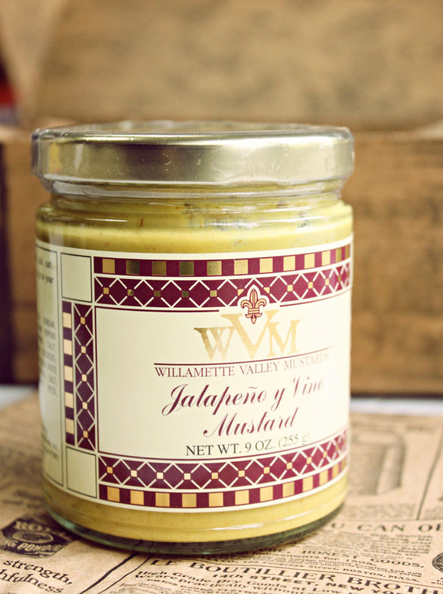 Taste Trunk May 2015 Unboxing & Review: Do you consider yourself a foodie? Check out Taste Trunk, a subscription service that will delight your inner culinary epicurean. >>  http://bit.ly/1HuWXCG | via @glamorable