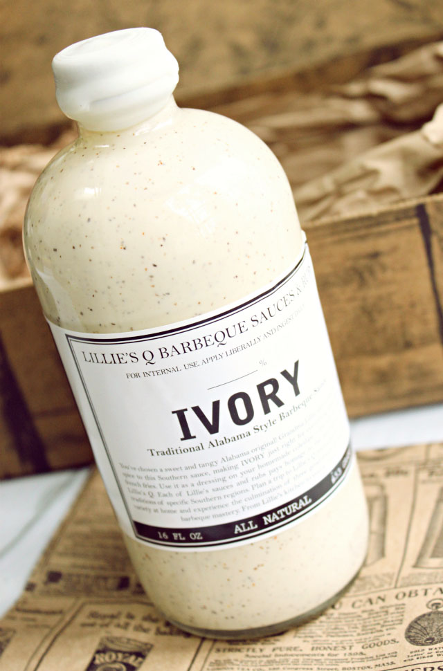 Taste Trunk May 2015 Unboxing & Review: Do you consider yourself a foodie? Check out Taste Trunk, a subscription service that will delight your inner culinary epicurean. >>  http://bit.ly/1HuWXCG | via @glamorable