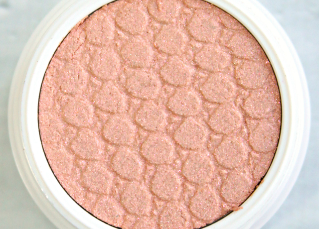 I already knew that my previous Colourpop purchase wouldn't be my last, and today on the blog I'm sharing thoughts and swatches of Limited Edition Rebound set, which included one duochrome and two matte eye shadows, as well as a beautiful matte pressed pigment, which I now use as a blush! >> http://bit.ly/1KVdKFh | via @glamorable