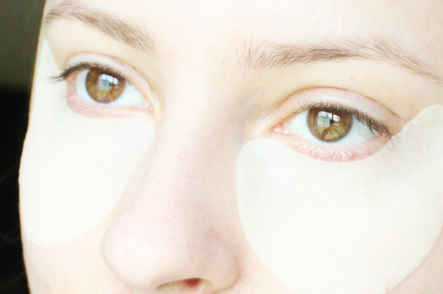 Discover the benefits of topical eye treatments in my Neostrata Exuviance Intensive Eye Treatment Pads Review >> http://bit.ly/1J4TAbr | via @glamorable