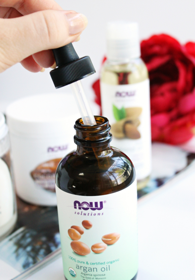 Beauty trend: one-ingredient skincare. In an attempt to eliminate harmful chemicals from their routine, many fashionistas and IT girls now opt in for simple organic solutions. Find out which natural beauty products are the best for your skin and hair in my latest blog post >> http://bit.ly/1SXVWL8 | via @glamorable