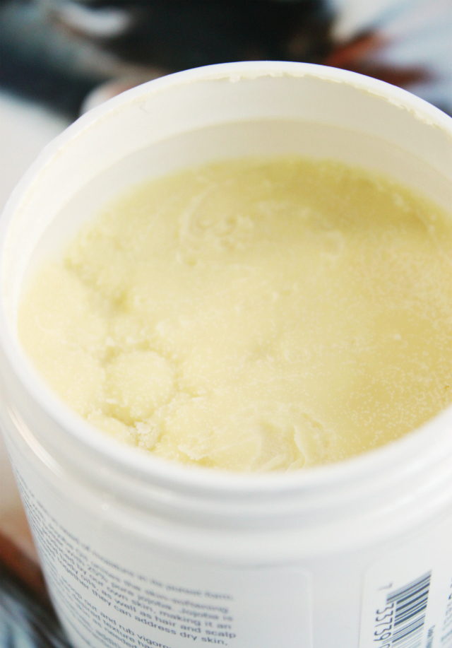 Beauty trend: one-ingredient skincare. In an attempt to eliminate harmful chemicals from their routine, many fashionistas and IT girls now opt in for simple organic solutions. Find out which natural beauty products are the best for your skin and hair in my latest blog post >> http://bit.ly/1SXVWL8 | via @glamorable