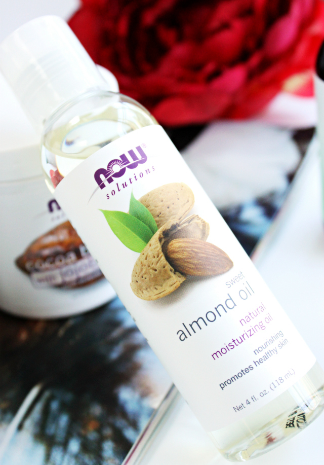 Beauty trend: one-ingredient skincare. In an attempt to eliminate harmful chemicals from their routine, many fashionistas and IT girls now opt in for simple organic solutions. Find out which natural beauty products are the best for your skin and hair in my latest blog post >> http://bit.ly/1SXVWL8 | via @glamorable