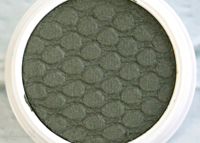 Today on the blog I posted review and swatches of Shaanxo x Colourpop set that includes Deluxe, XO, Rebel, and Selfie Super Shock Shadows. Find out why everyone is in love with this inexpensive makeup brand! >> http://bit.ly/1FPztKd | via @glamorable