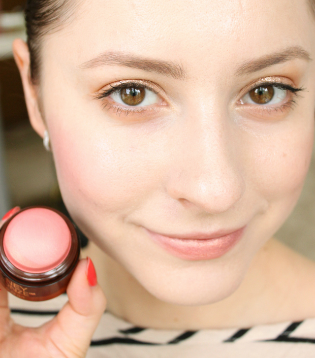 Swatches and review of The Body Shop Honey Bronze Highlighting Domes in Shade 02 and Shade 03 >> http://bit.ly/1FS5ezt | via @glamorable