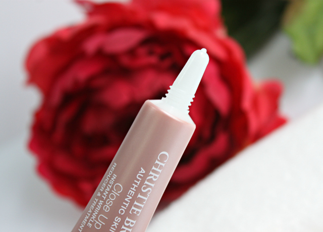 Find out what makes Christie Brinkley Close Up Instant Wrinkle Reducer & Treatment an interesting and unique beauty tool to have in your skin care arsenal >> https://glamorable.com | via @glamorable