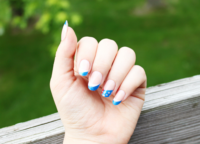 Find out how to create easy red, white and blue nail art for 4th of July using The Collection Nails by KISS and imPRESS Accent Press-On Manicure! >> https://glamorable.com | via @glamorable