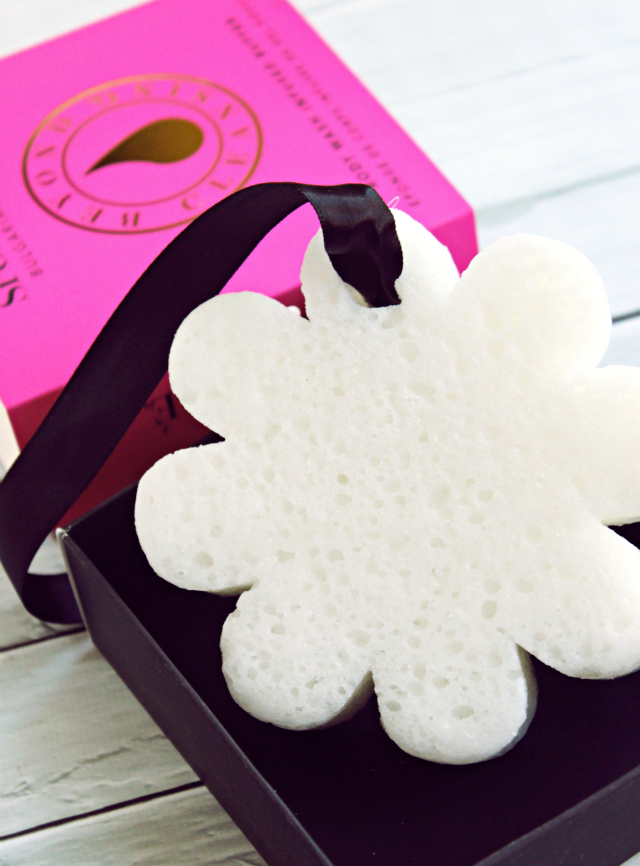 Spongelle Review: Find out what makes Spongelle Boxed Flower Sponge & Pedi-Buffer a must-have for traveling. >>  https://glamorable.com | via @glamorable