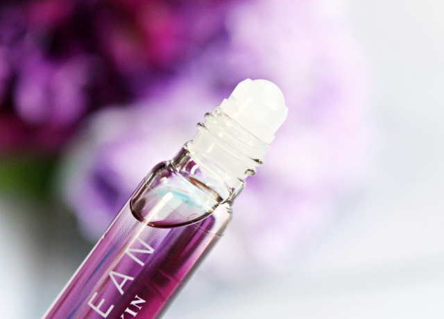 Take a look at this lovely mini-rollerball collection from CLEAN Fragrances that includes five different summer-perfect scents. >> https://glamorable.com | via @glamorable