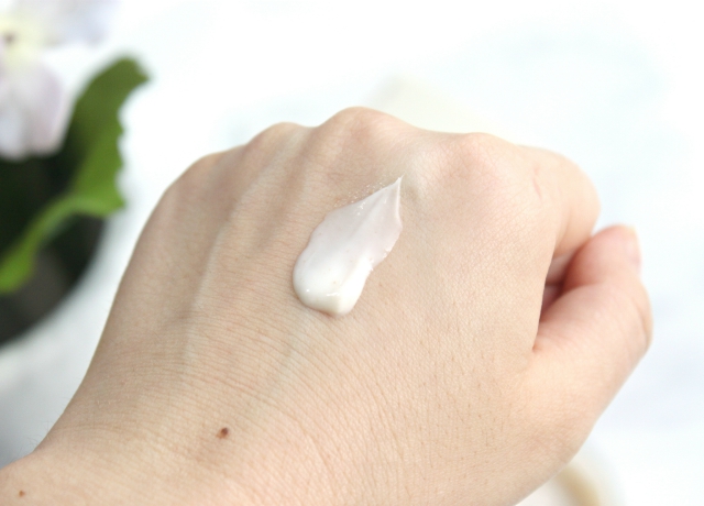 No need to break your diet for FarmHouse Fresh Pudding Apeel Mask, a 97% natural resurfacing treatment that smells absolutely delicious! Read more >> glamorable.com | via @glamorable