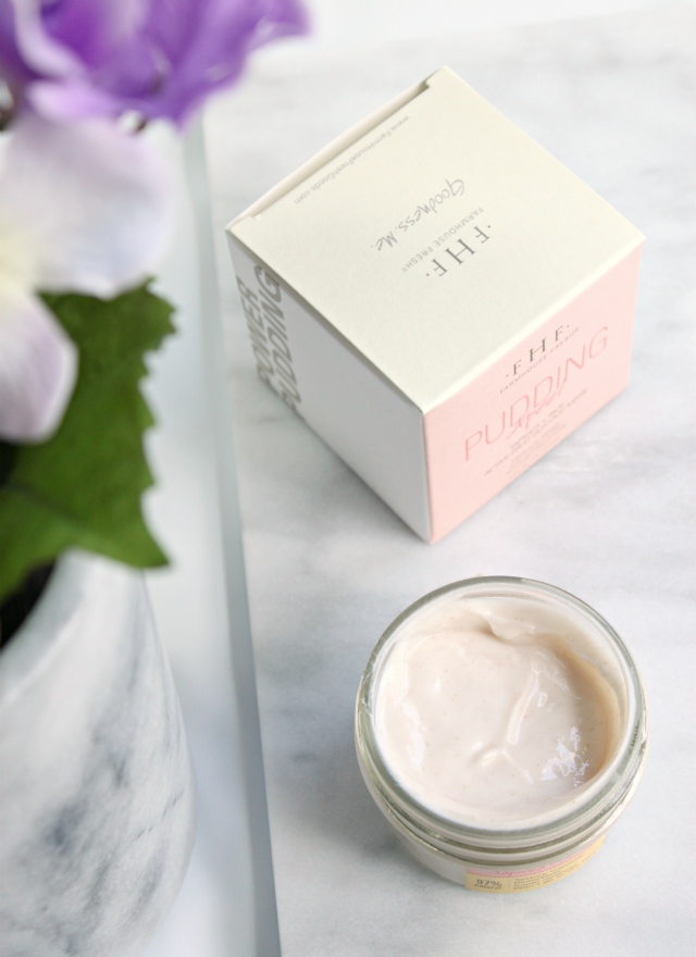 No need to break your diet for FarmHouse Fresh Pudding Apeel Mask, a 97% natural resurfacing treatment that smells absolutely delicious! Read more >> glamorable.com | via @glamorable