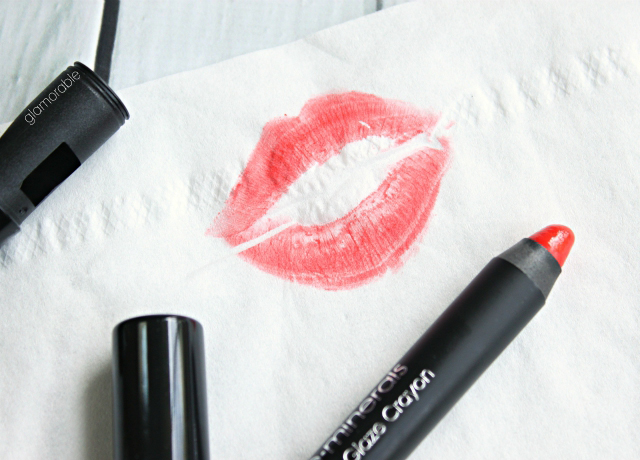 Review and swatches of the latest gloMinerals Summer Makeup Collection for 2015 - Eye Shadows in Coy & Vintage, and Cream Glaze Crayons in Jetset & Mimosa. Read more >> glamorable.com | via @glamorable