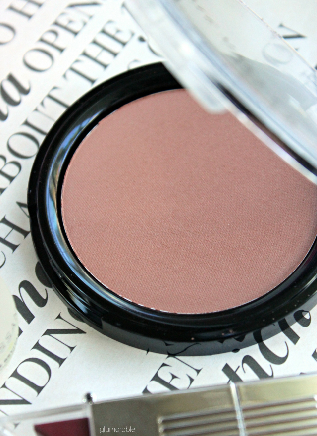 Emite Artist Colour Powder Blush >> Glossybox September 2015 Review. Click through for more pictures! >> www.glamorable.com | via @glamorable