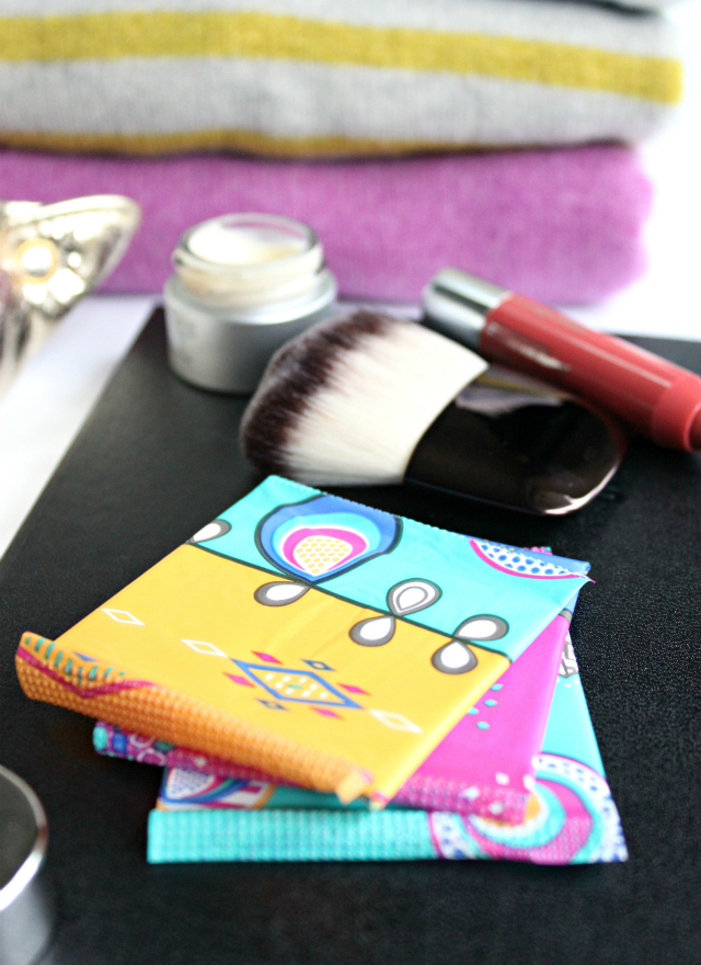 Today on the blog I'm sharing my top 5 Ways To Feel Good Right Now (that don't involve spending money) #BringComfyBack #sp. Read more at >> www.glamorable.com | via @glamorable