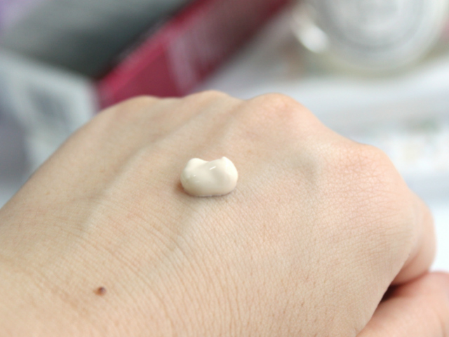 StriVectin Advanced Retinol Pore Refiner Review. Read more at >> www.glamorable.com | via @glamorable