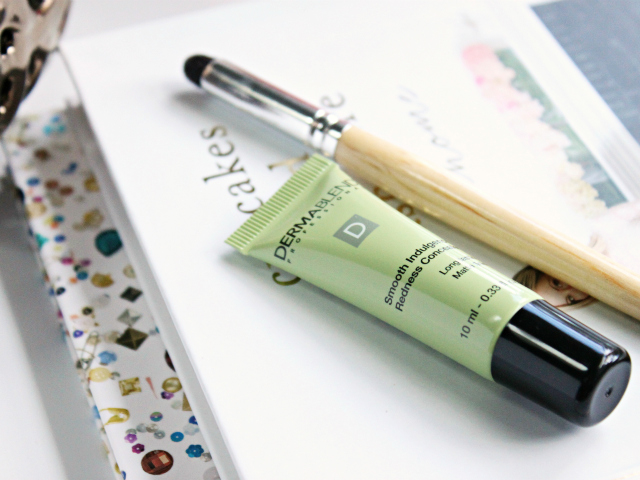 Concealer wardrobing is one of the hottest beauty trends, loved by Hollywood celebrities, fashionistas, and runway models. Click through to find out what it is and how to do it right! Read more at >> www.glamorable.com | via @glamorable #UltaTrendAlert #StyleHunters4Ulta @UltaBeauty