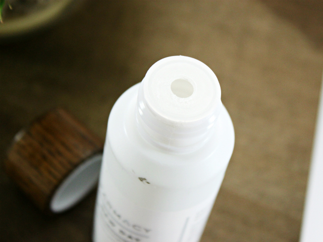 Have you tried powder exfoliants before? Today I'm talking about new Farmacy Gentle Exfoliating Grains, with formula so clean you'll do a double take. Read more at >> www.glamorable.com | via @glamorable