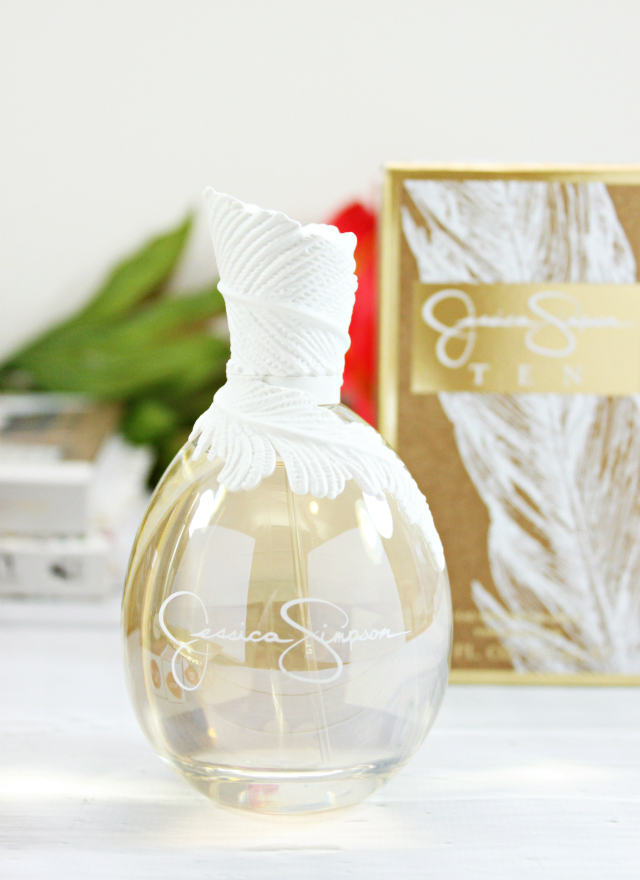 Holiday Gift Guide: Best Beauty Products to Gift Your Best Friend. Read more at >> www.glamorable.com | via @glamorable
