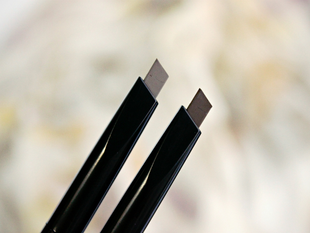 Hourglass Arch Brow Warm Blonde Swatch. Read more at >> www.glamorable.com | via @glamorable
