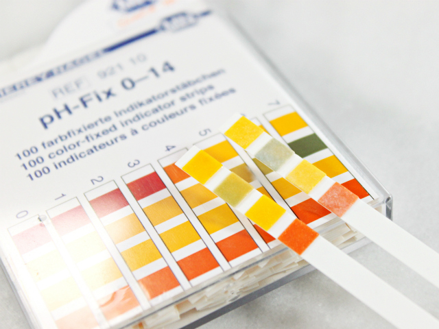 NUDE Skincare Detox Brightening Fizzy Powder Wash Review and pH. Read more at >> www.glamorable.com | via @glamorable