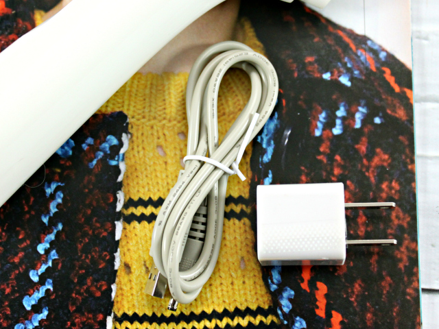 Conture Review: Luminess Air launches Conture Kinetic Skin Toning System, a revolutionary device that promises to tone, firm, and smooth the skin. Read more at >> www.glamorable.com | via @glamorable