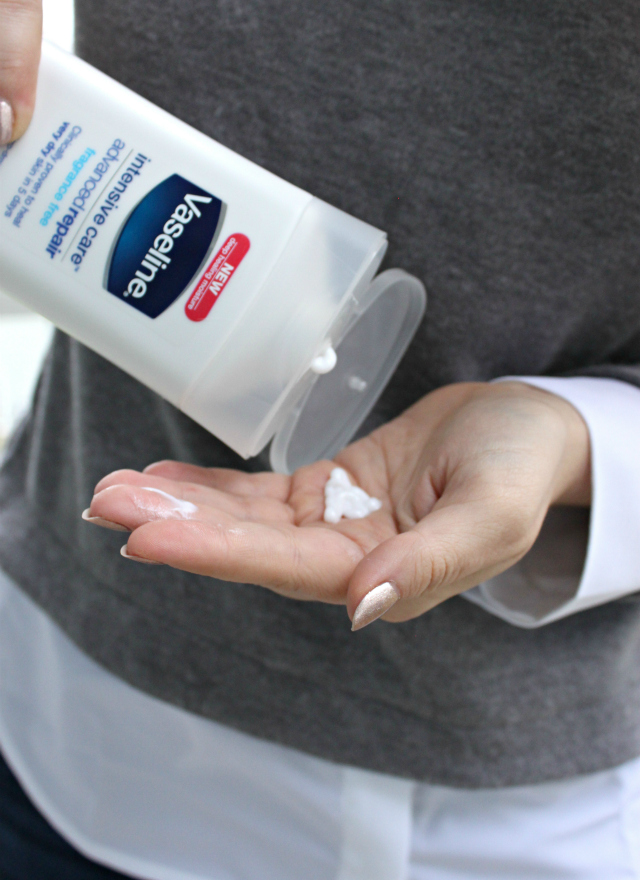 In time for the Holidays Vaseline Intensive Care Advanced Repair Lotion teamed up with Freezy Freakies to help you stay warm this season. Read more at >> www.glamorable.com | via @glamorable