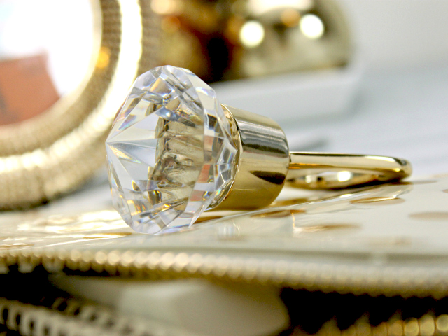 Holiday Gift Guide: Lovely Gifts from PAPYRUS - for people who love stationery, picture frames, and other cute little trinkets to brighten up everyday moments. Read more at >> www.glamorable.com | via @glamorable