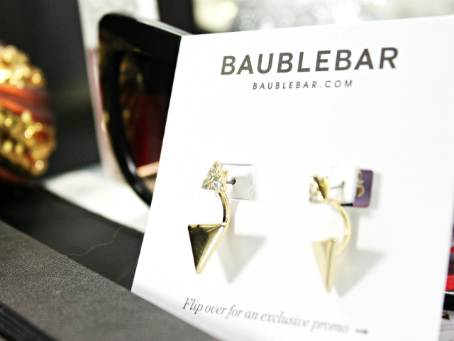 Limited Edition PEOPLE x The Voice Gift Box Review. Read more at >> www.glamorable.com | via @glamorable