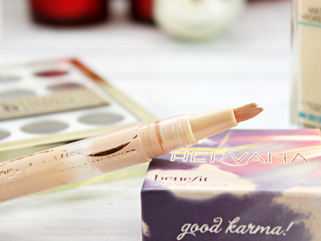 Holiday Makeup Look: Snow Kissed Skin. Read more at >> www.glamorable.com | via @glamorable