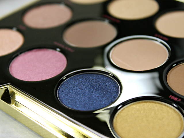 Urban Decay x Gwen Stefani Palette Review, Swatches & Makeup Look. Read more at >> www.glamorable.com | via @glamorable