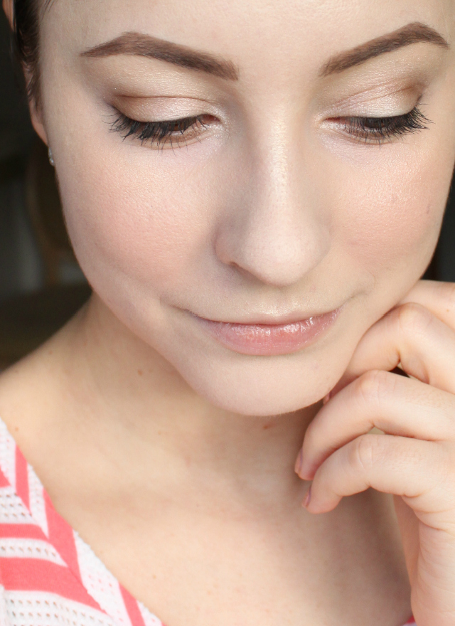 Urban Decay x Gwen Stefani Palette Review, Swatches & Makeup Look. Read more at >> www.glamorable.com | via @glamorable