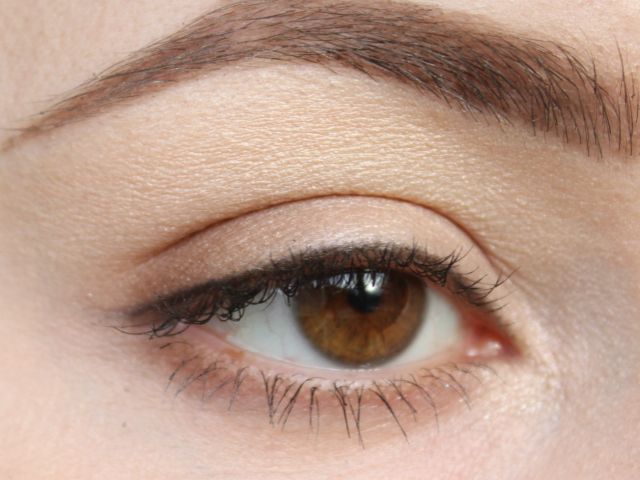 Urban Decay x Gwen Stefani Palette Review, Swatches & Makeup Look. Read more at >> www.glamorable.com | via @glamorable