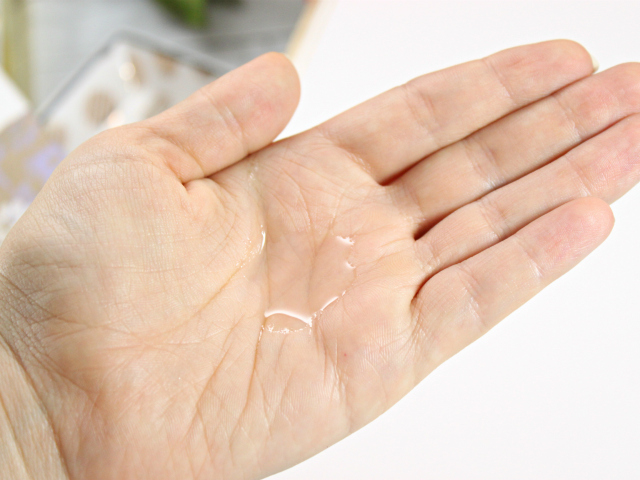 Find out why fermented cosmetics are good for your skin and discover the best cleansing oil in my Whamisa Organic Flowers Cleansing Oil review. www.glamorable.com | via @glamorable