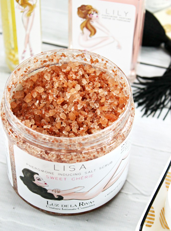 Luz de la Riva Lisa Pheromone Inducing Salt Scrub