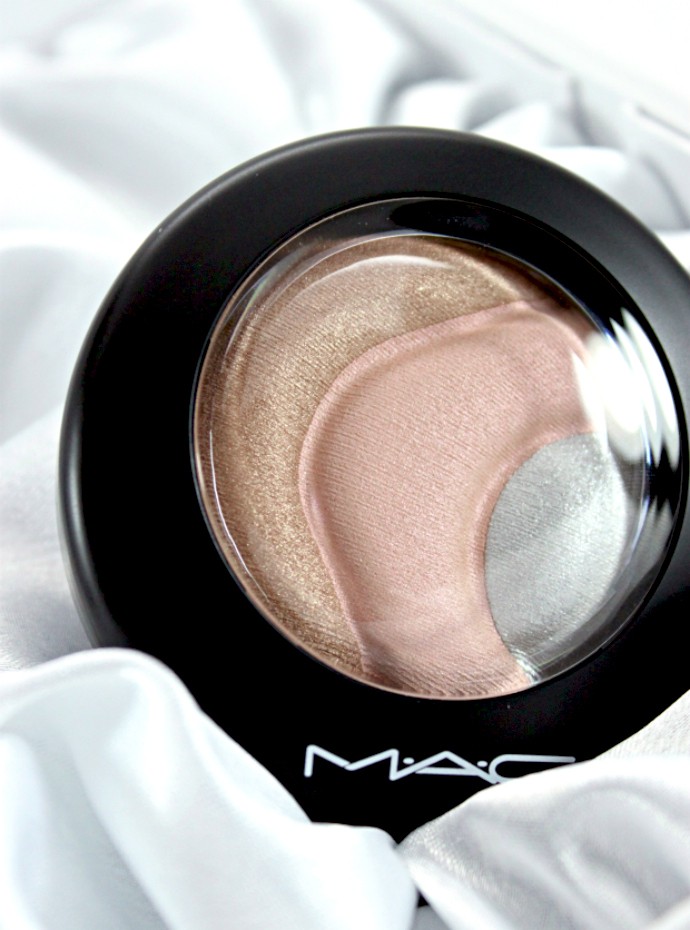 MAC Otherearthly Mineralize Skinfinish Swatch, Review