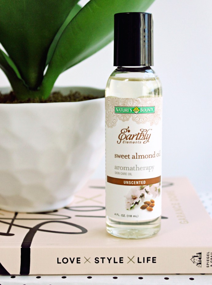 5 Productivity Tips for Bloggers | Create your own custom aromatherapy blend for staying focused and alert throughout the day.