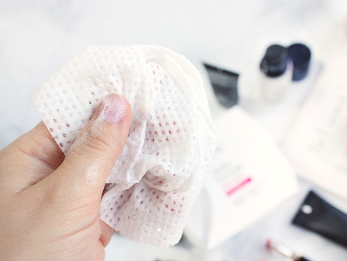 Minimalist Beauty: Deep Pore Cleanser & Face Wash for Combination Skin Olay Daily Facials