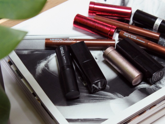 natural, Organic, Vegan, Non-toxic Lipstick Swatches L to R: NU Evolution Melon, NU Evolution Allure, 100% Pure Fruit Dandelion, 100% Pure Foxglove, Mineral Fusion Honeysuckle, Mineral Fusion Ripe, Mineral Fusion Blackberry, Hush + Dotti T-bone, 100% Pure Sonora, Benecos Watermelon.